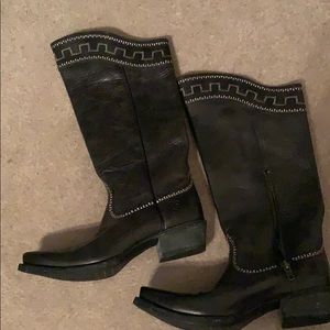 Black Ariat boots
